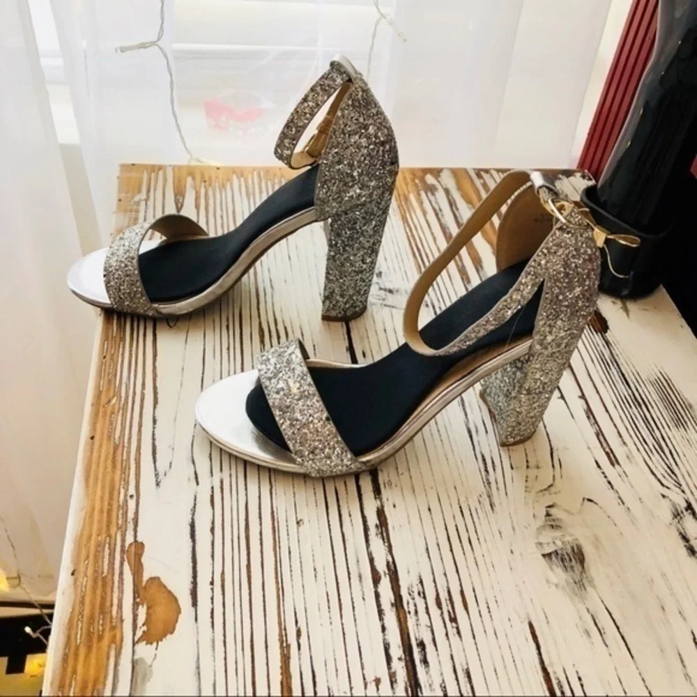 Glitter Heels in Silver / white